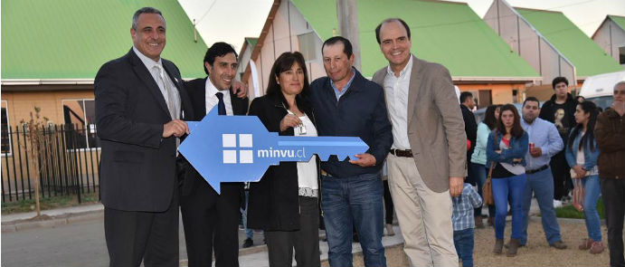 Ministro Cristián Monckeberg inaugura viviendas sociales de hasta 66,3 m2 en la Región del Maule