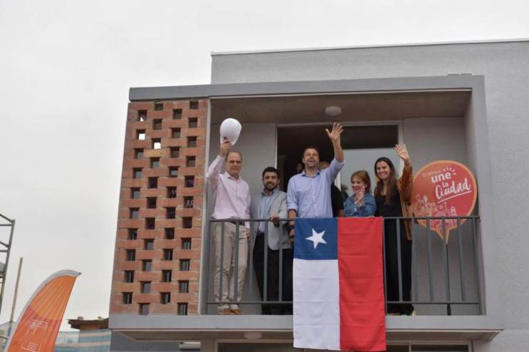 Minvu presenta la vivienda piloto de futuro conjunto habitacional para familias de Bajos de Mena