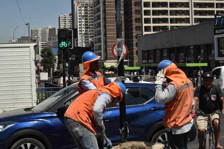 Minvu avanza en la reparación de semáforos dañados en cinco comunas de la Región Metropolitana