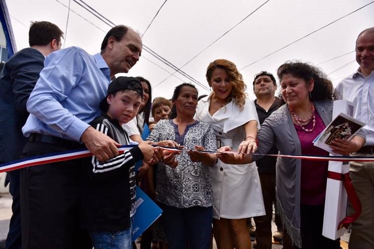 Minvu cierra campamento La Isla en Maipú y familias reciben sus viviendas en la misma comuna