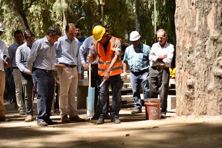 Ministro Monckeberg dio el vamos a las obras de construcción del Parque Río Claro en Talca