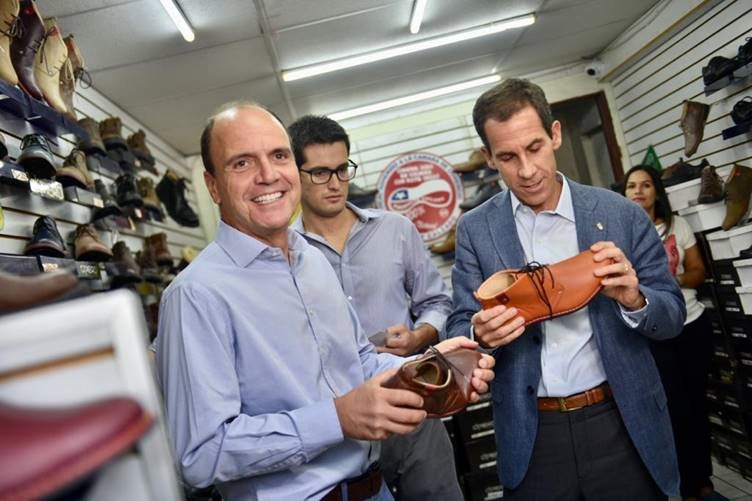 Ministro Monckeberg inauguró el remozado Barrio Victoria, con veredas más anchas y nuevas luminarias