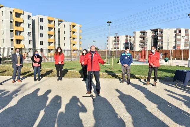 Subsecretarios Rolando y Cuevas entregaron los últimos 40 departamentos de un moderno condominio de 570 viviendas en Cerro Navia