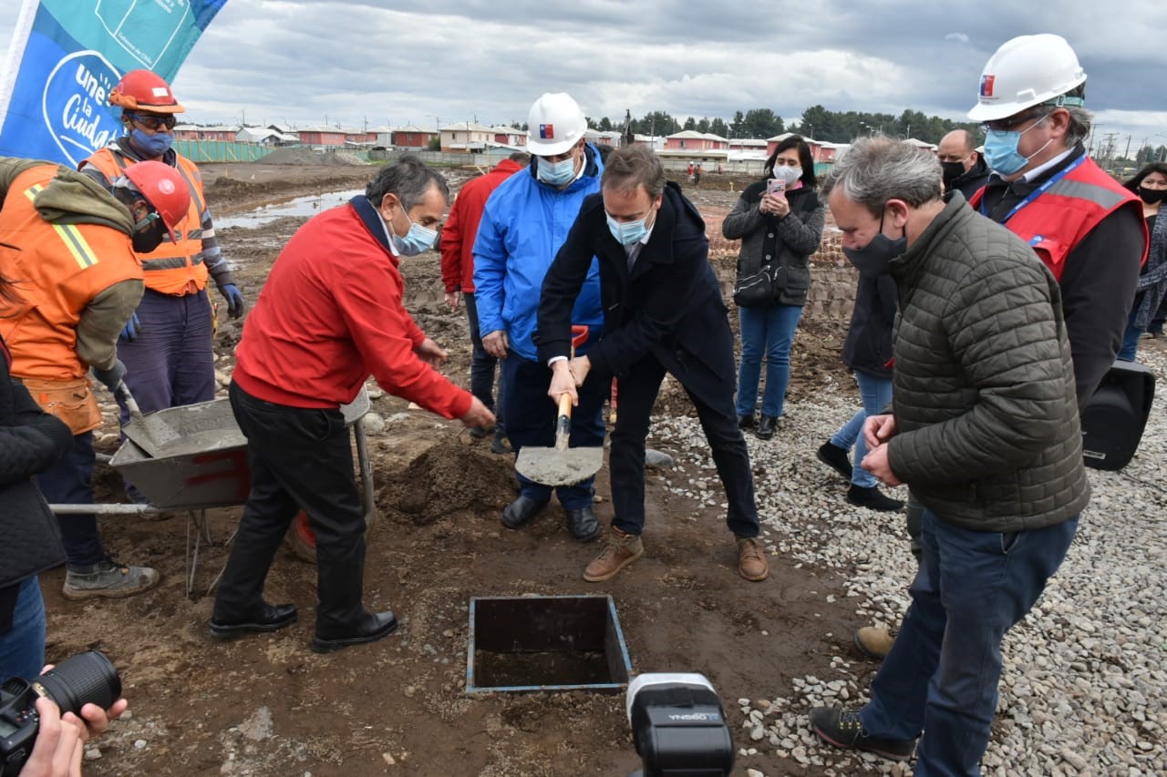 Ministro Ward da el vamos a la construcción del Conjunto Habitacional Barros Arana en Chillán Viejo