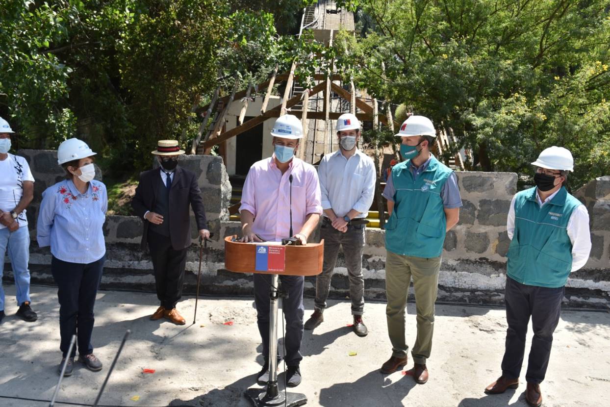 Minvu presenta avance de obras de recuperación del emblemático Funicular del Parque Metropolitano