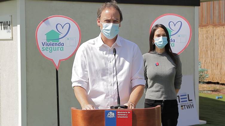 Ministro Felipe Ward presenta guía “Vivienda Segura” con recomendaciones para la ventilación de hogares