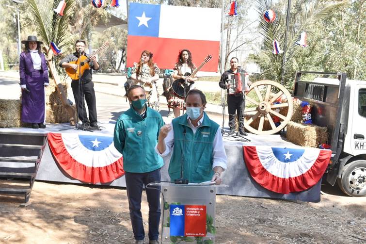 Ministro Felipe Ward presenta horarios y actividades para celebración de Fiestas Patrias en Parquemet y red de parques urbanos