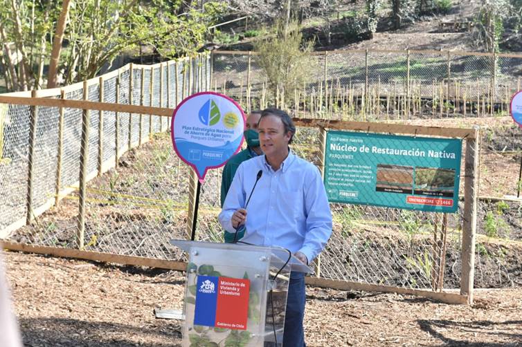 Ministro Felipe Ward presenta Plan Estratégico Nacional de Ahorro de Agua para toda la red de parques urbanos del Minvu