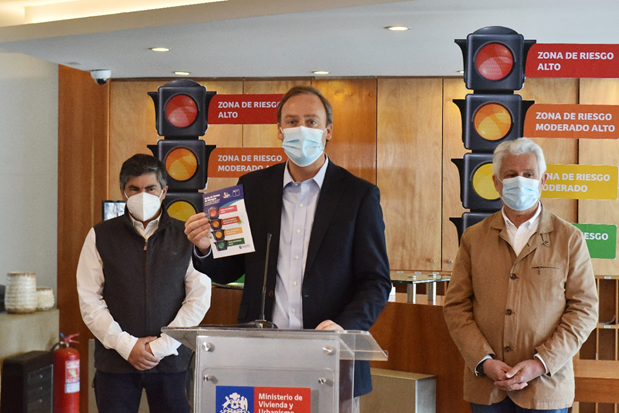 Ministro Felipe Ward presenta semáforo para identificar zonas de riesgo de contagio de COVID en condominios