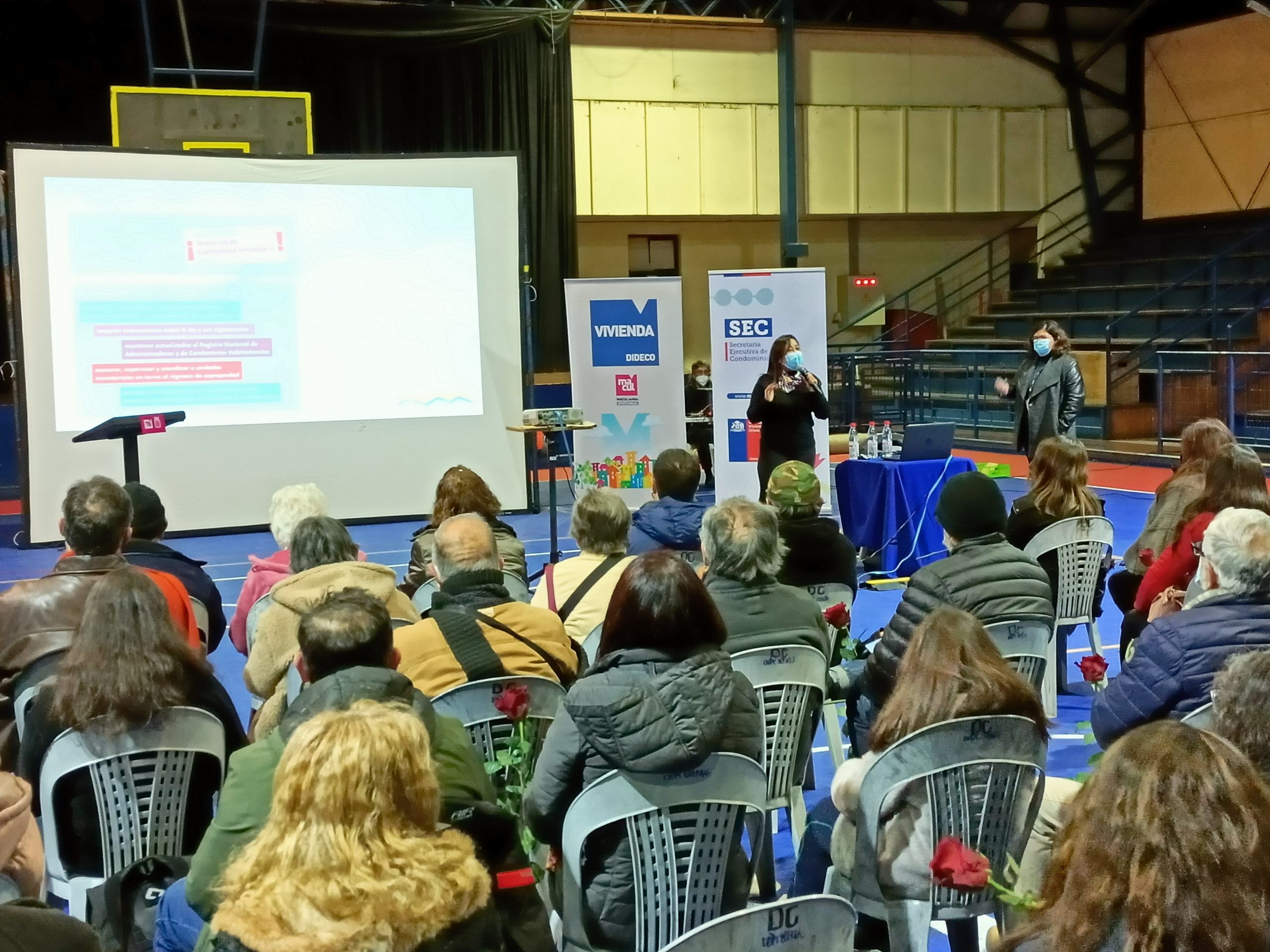 Vecinos de Macul conocieron detalles sobre la Ley de Copropiedad Inmobiliaria en jornada de difusión efectuada por el Minvu