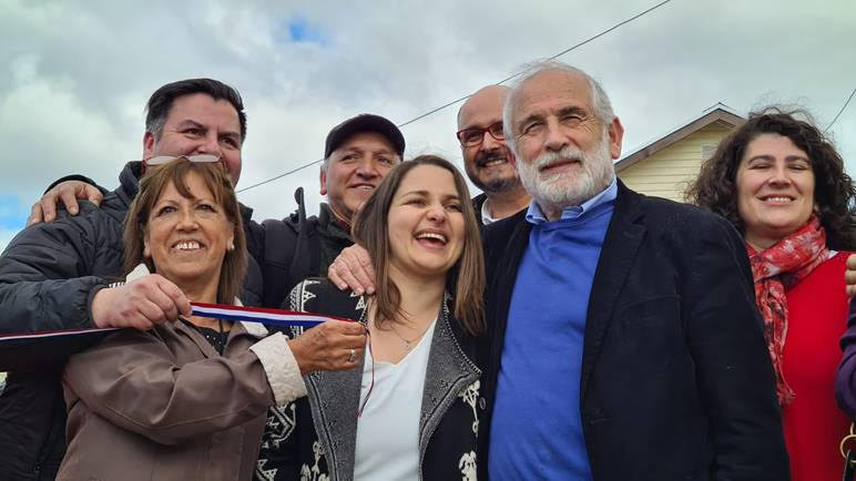 Ministro Carlos Montes inaugura proyecto habitacional que beneficia a 408 familias de Valdivia