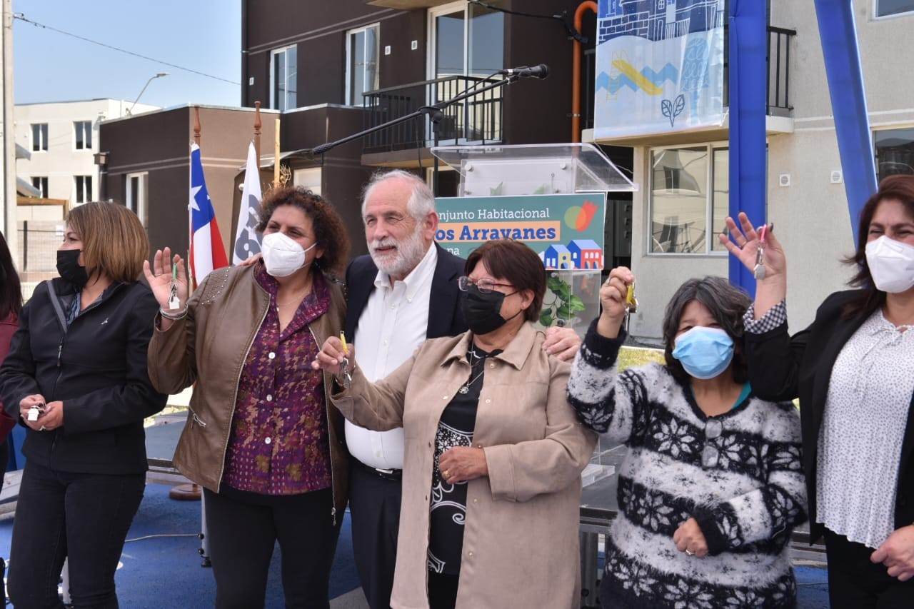 Ministro Montes inaugura conjunto habitacional en Lampa que beneficiará a 296 familias