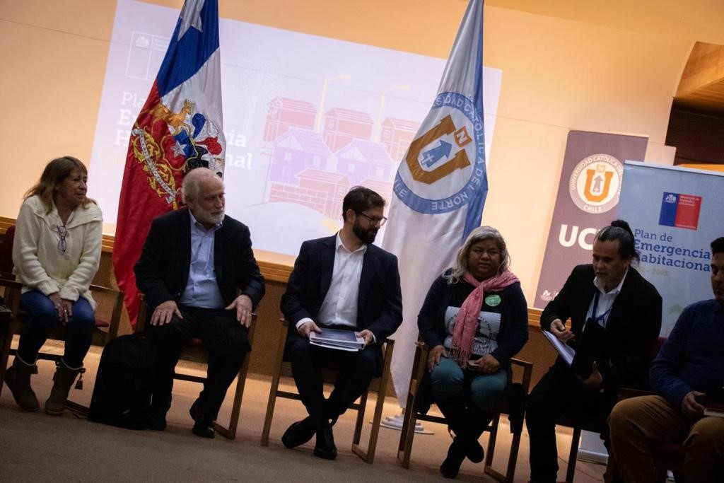 Presidente Boric encabeza conversatorio con dirigentes y dirigentas de Antofagasta para abordar el déficit habitacional de la zona