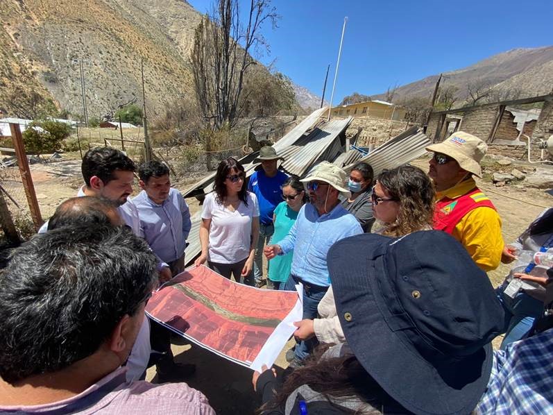 Subsecretaria Tatiana Rojas visitó Monte Patria para coordinar apoyo a familias afectadas por incendio