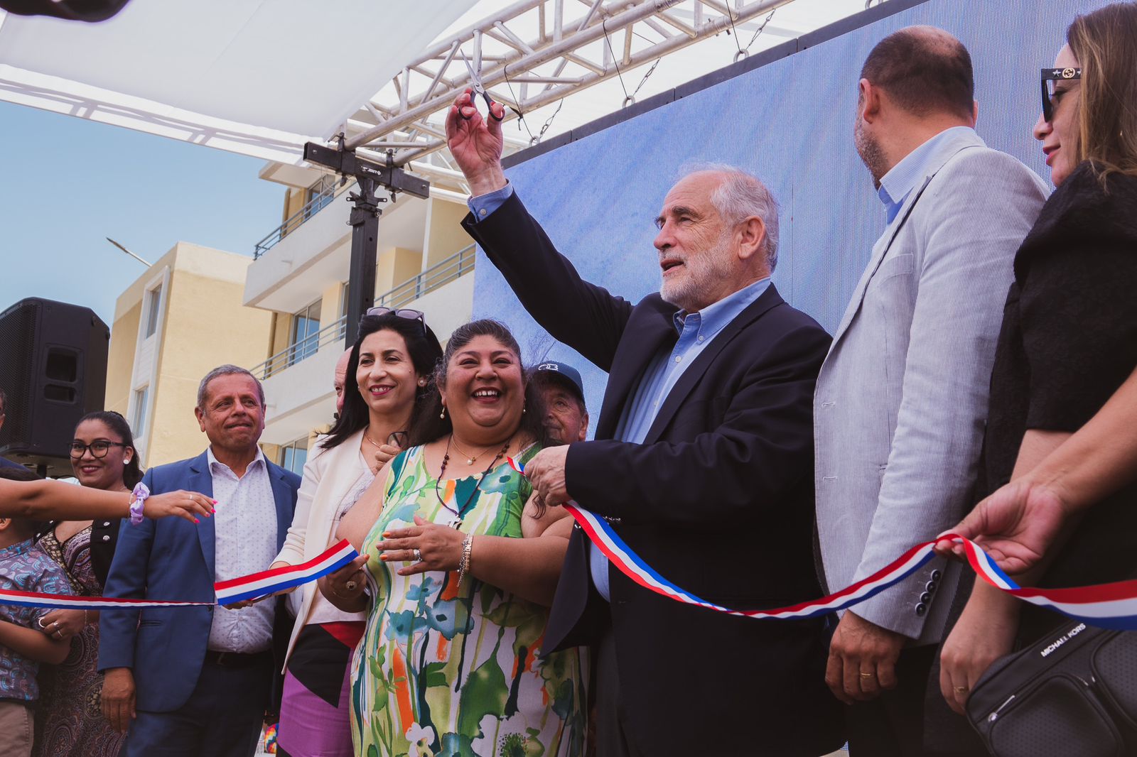 Ministro Montes inaugura conjunto “Terrazas del Mar”  que beneficia a 144 familias de Arica