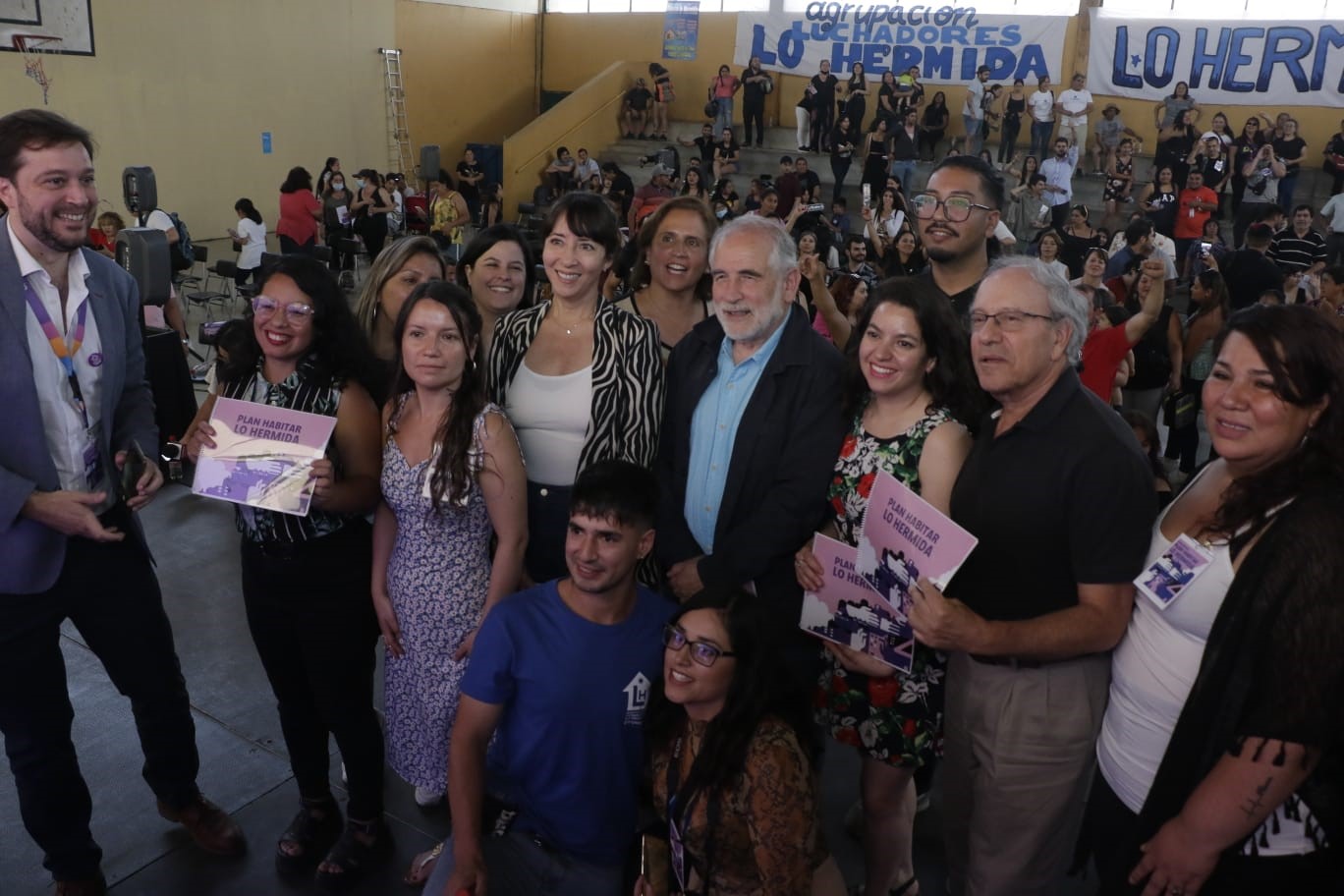 Minvu participa en presentación de estrategia para abordar la situación urbano-habitacional en Lo Hermida