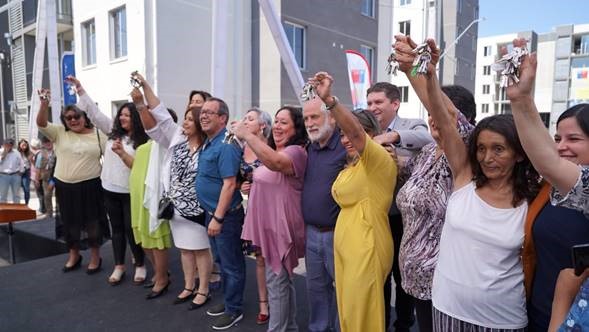 Ministro Montes reafirma compromiso con metas del Plan de Emergencia Habitacional tras entrega de 200 viviendas en La Granja