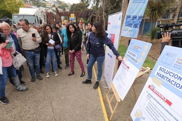 Gobierno presenta alternativas de atención habitacional para familias afectadas en el incendio de Viña Del Mar