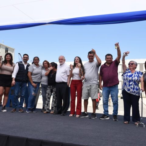 Gobierno inaugura 280 viviendas como parte del proceso de regeneración urbana de Bajos de Mena