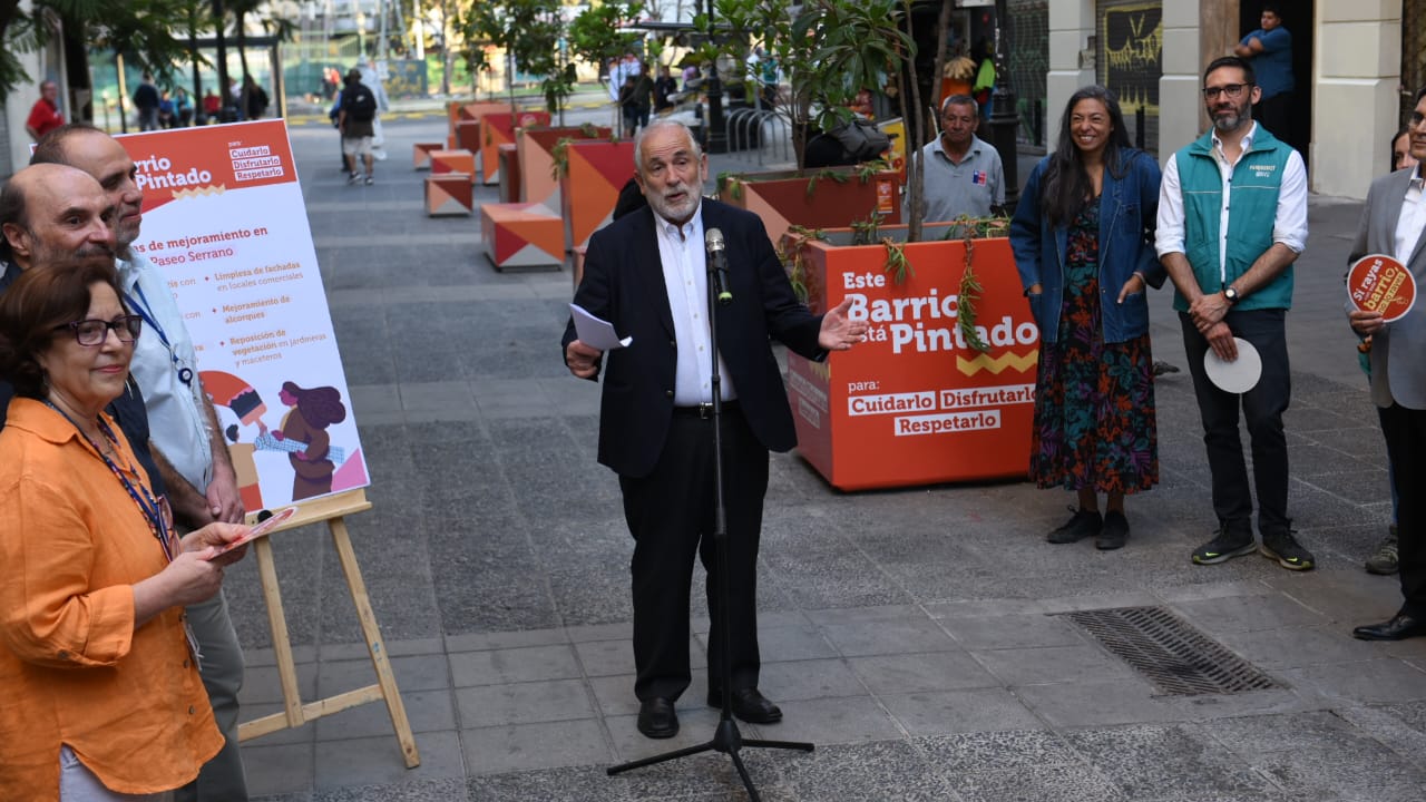 Ministro Montes presenta obras de mejoramiento en el Paseo Serrano de Santiago