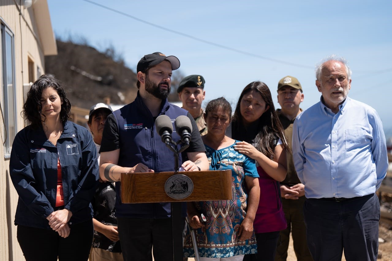 Ministro Montes anuncia avances para incorporar viviendas industrializadas al proceso de reconstrucción en la zona centro-sur del país