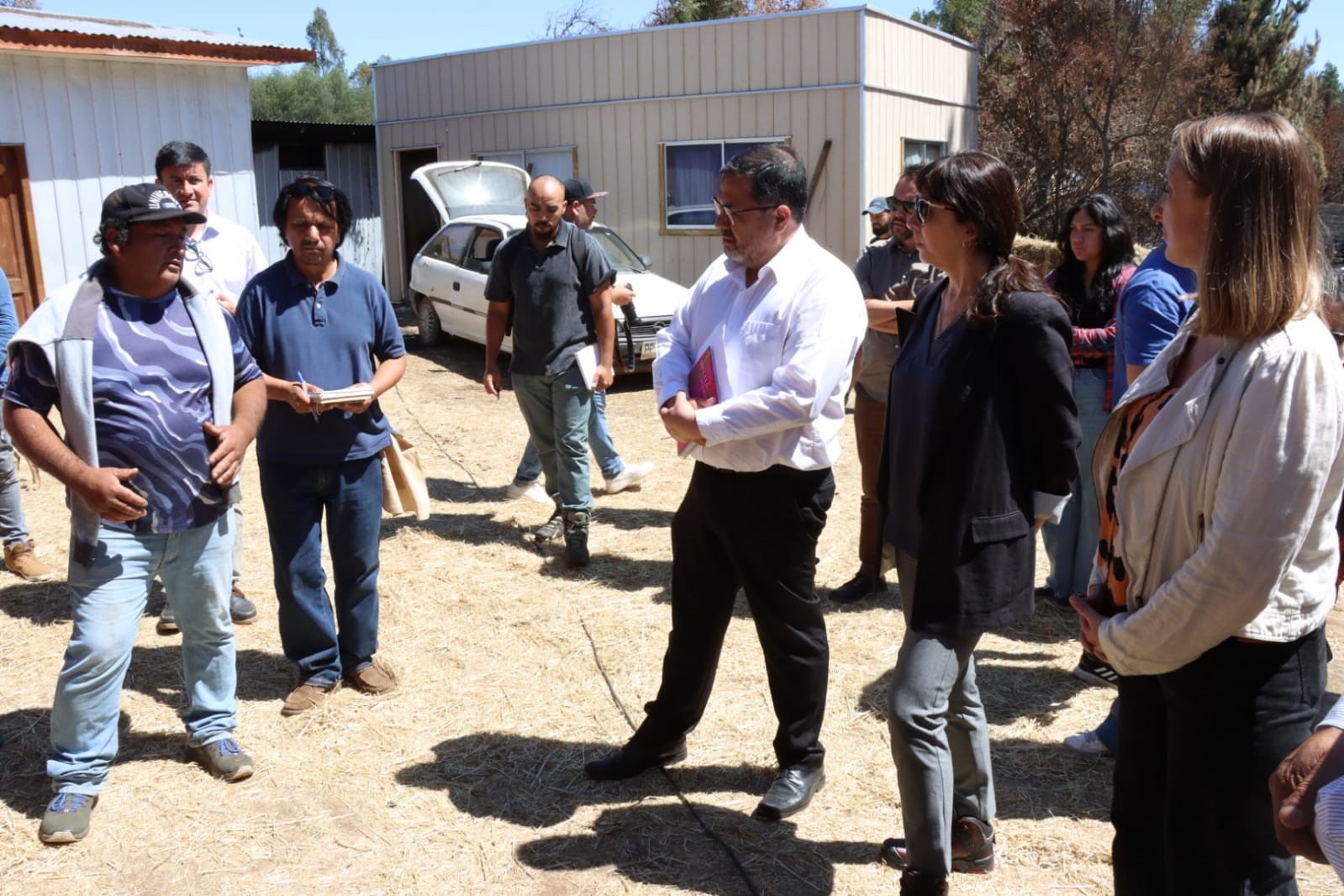 Ministra (s) Tatiana Rojas constata en terreno el inicio de la evaluación técnica de daños en viviendas afectadas por los incendios