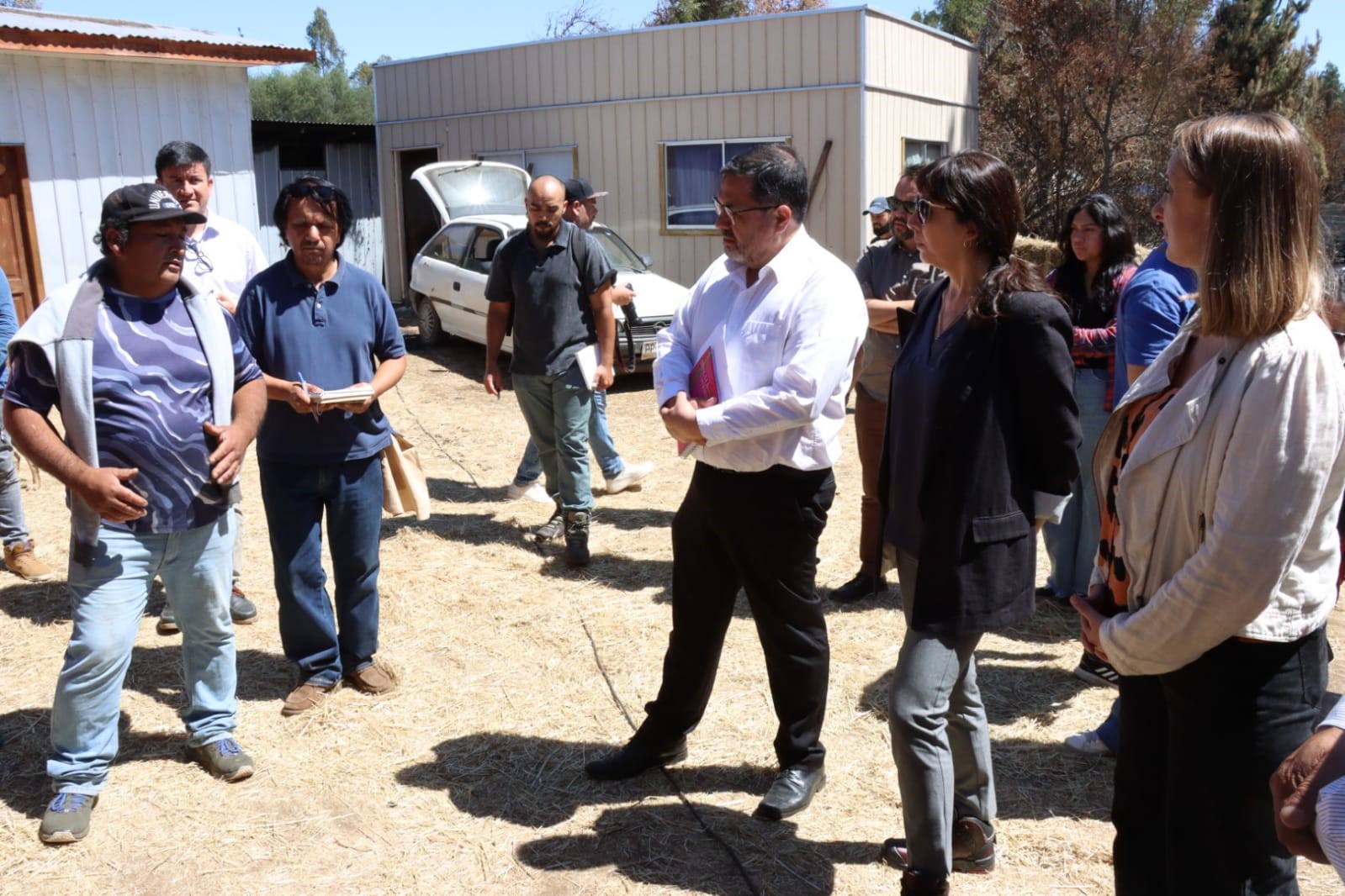 Ministra (s) Tatiana Rojas constata en terreno el inicio de la evaluación técnica de daños en viviendas afectadas por los incendios