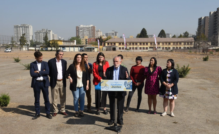 Ministro Montes anuncia la compra de terreno de Ciudad del Niño para construcción de viviendas