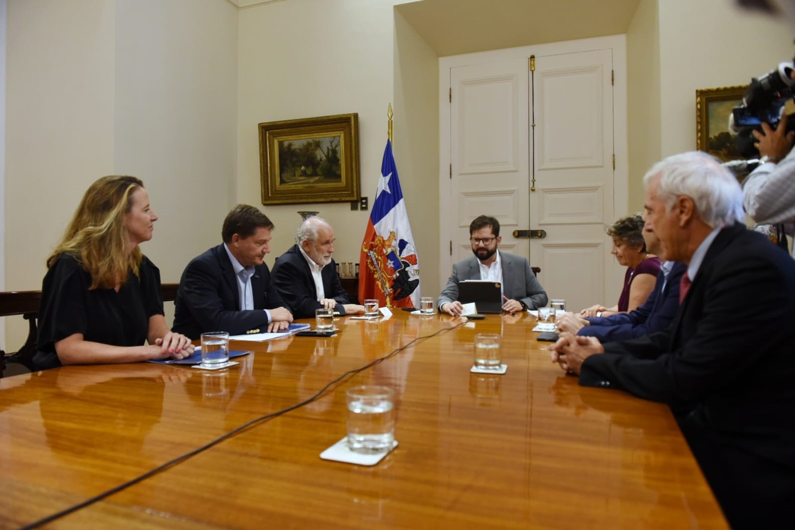 Ministro Montes valora diálogo público-privado tras reunión con la Cámara Chilena de la Construcción en La Moneda