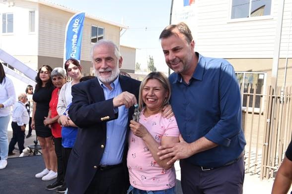 Minvu inauguró viviendas en Puente Alto que beneficiarán a 149 familias