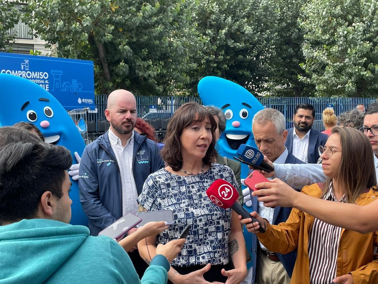 Subsecretaria Tatiana Rojas encabeza anuncio que extiende la suspensión del pago del agua a las familias afectadas por los incendios en Viña del Mar