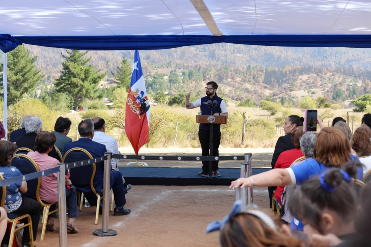 Gobierno presenta Plan de Reconstrucción para regiones afectadas por los incendios que contempla la entrega de cerca de 1.500 viviendas definitivas