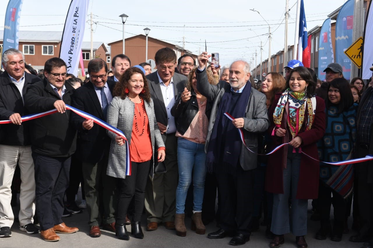 Ministro Montes entrega 280 viviendas del Plan de Emergencia Habitacional a familias de la Región de Biobío