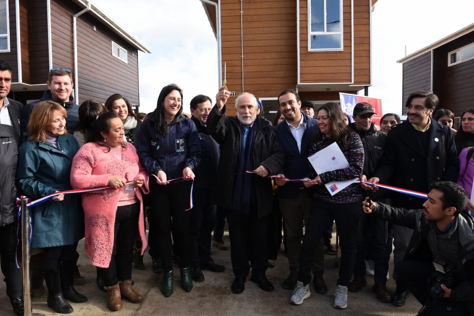 Ministro Montes inaugura conjunto habitacional en Coyhaique que incorpora viviendas adaptadas para personas con movilidad reducida