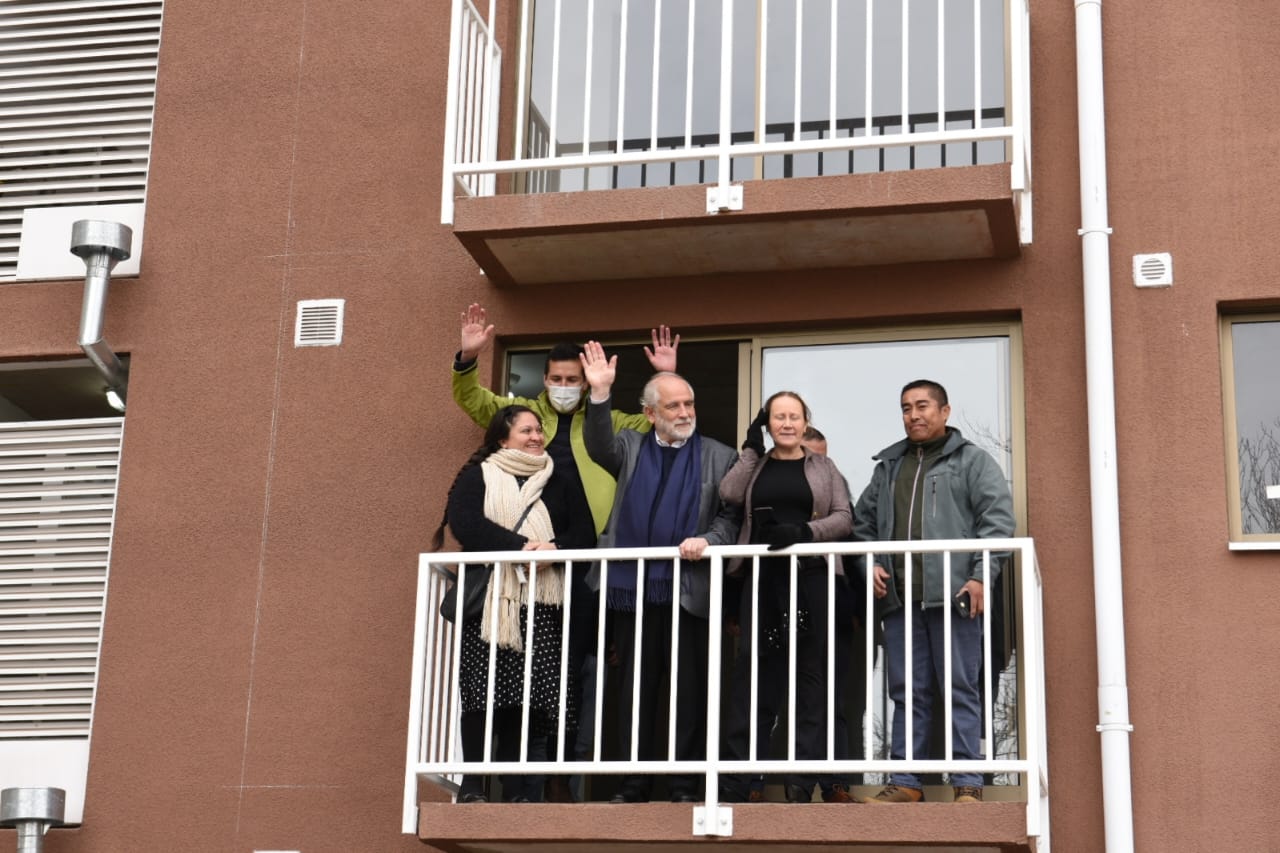 Ministro Montes inaugura proyecto habitacional que beneficia a 65 familias de Renca