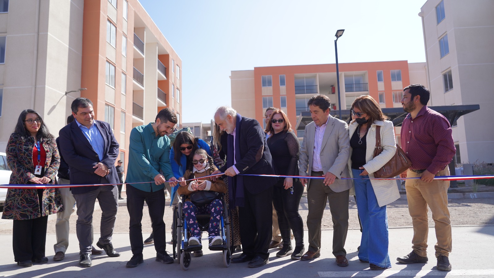 Ministro Montes inaugura conjuntos habitacionales que beneficiarán a 280 familias de Copiapó