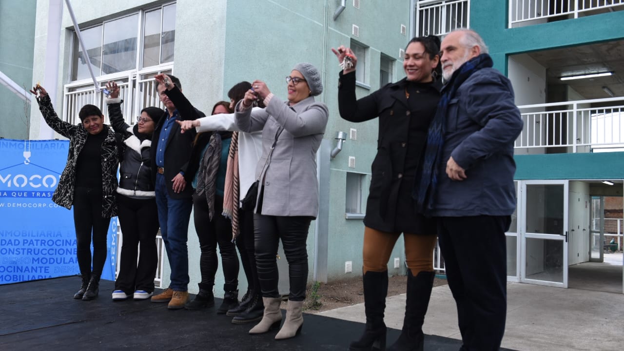 MINVU inaugura conjunto habitacional en Lo Prado que beneficiará a 120 familias