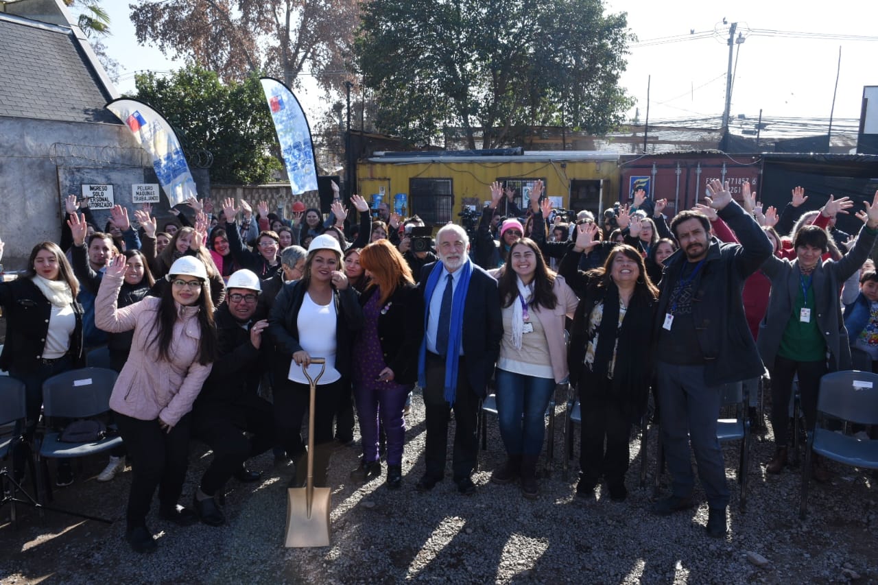 Ministro Montes encabeza inicio de obras de conjunto habitacional en Quilicura que beneficiará a 48 familias