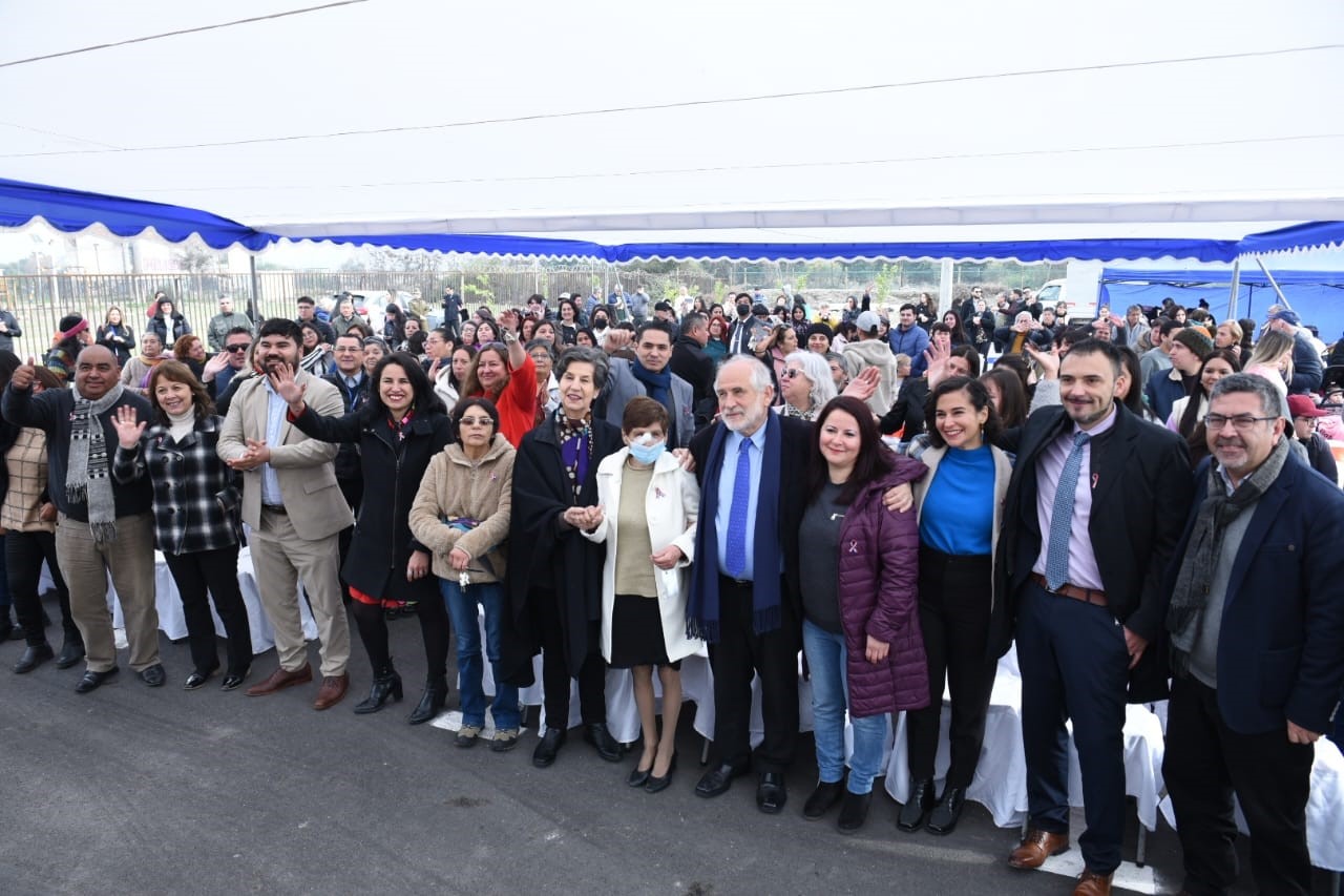 Ministro Montes encabeza inauguración de viviendas que beneficiarán a 80 familias en La Calera