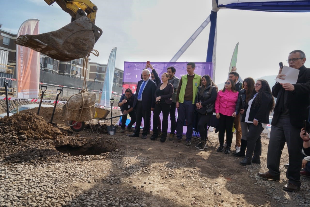 Ministro Montes encabeza ceremonia de inicio de obras de proyecto habitacional que beneficiará a 200 familias en Renca