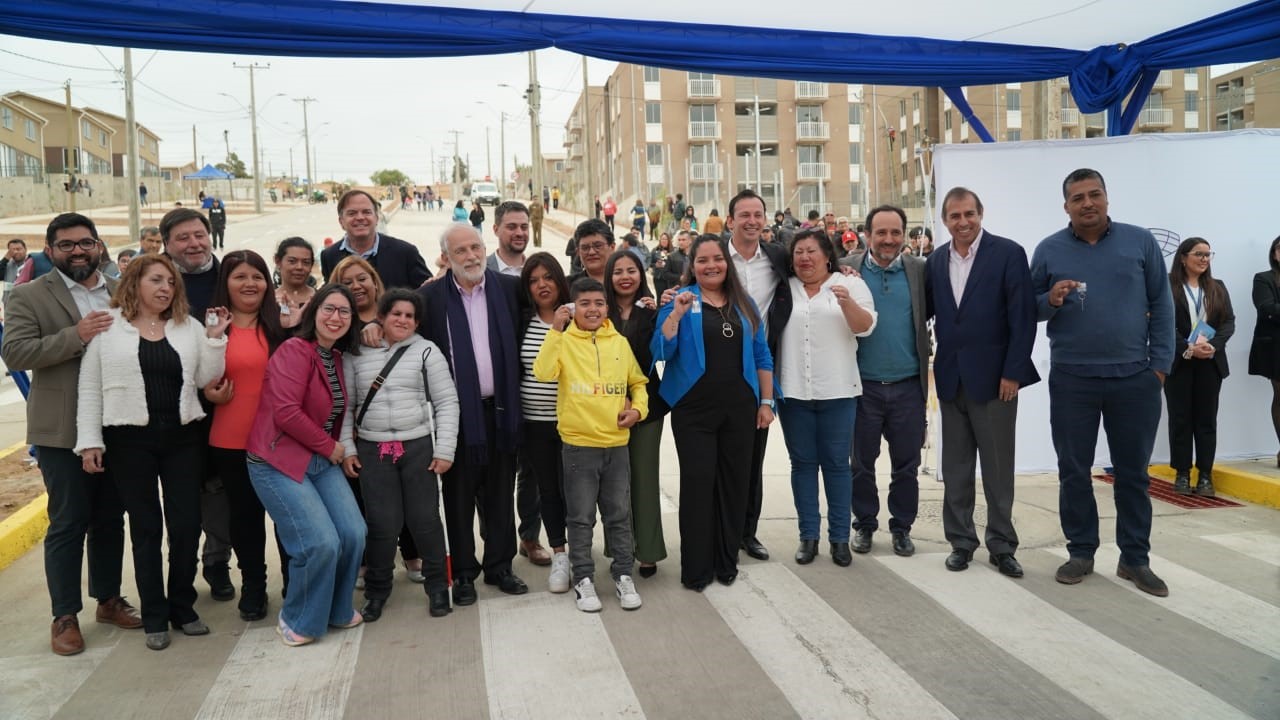 Ministro Montes: “Hoy cumplimos el sueño de la casa propia a más de 800 familias en la región de Coquimbo”