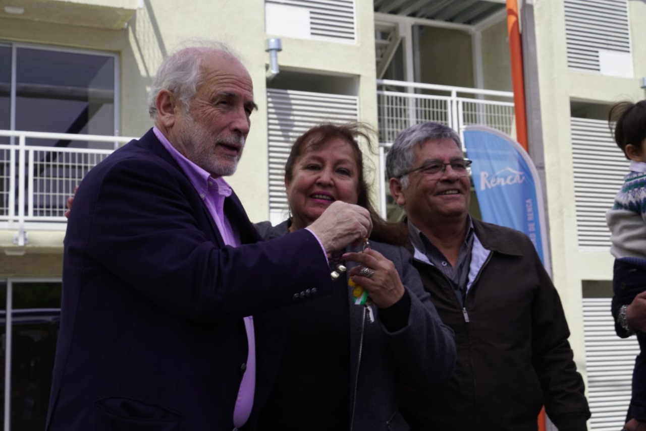 Minvu inaugura condominio “Carmela Carvajal” en Renca que beneficia a 136 familias