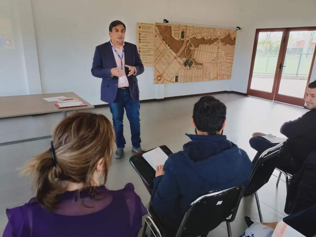 Minvu Los Ríos capacita a municipios en rol fiscalizador frente a parcelaciones rurales