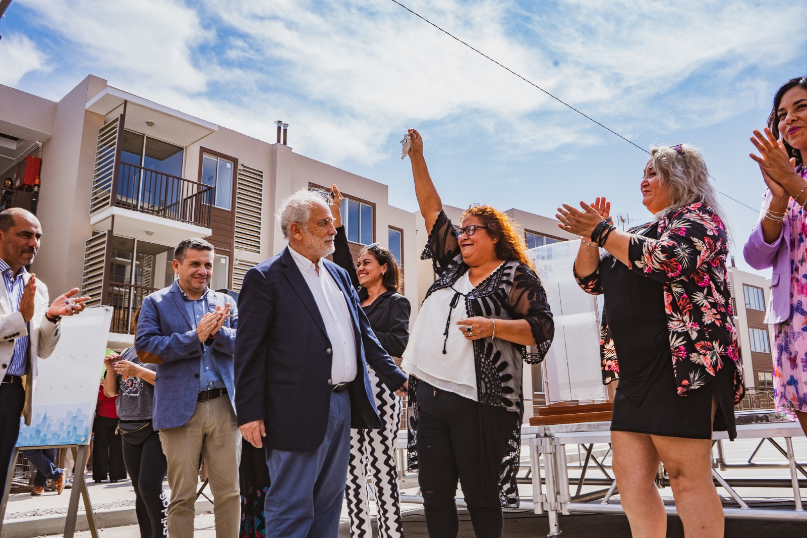 Ministro Montes entrega 520 viviendas en Arica: “El Presidente quiere entregar 260 mil viviendas y estamos trabajando para ello”
