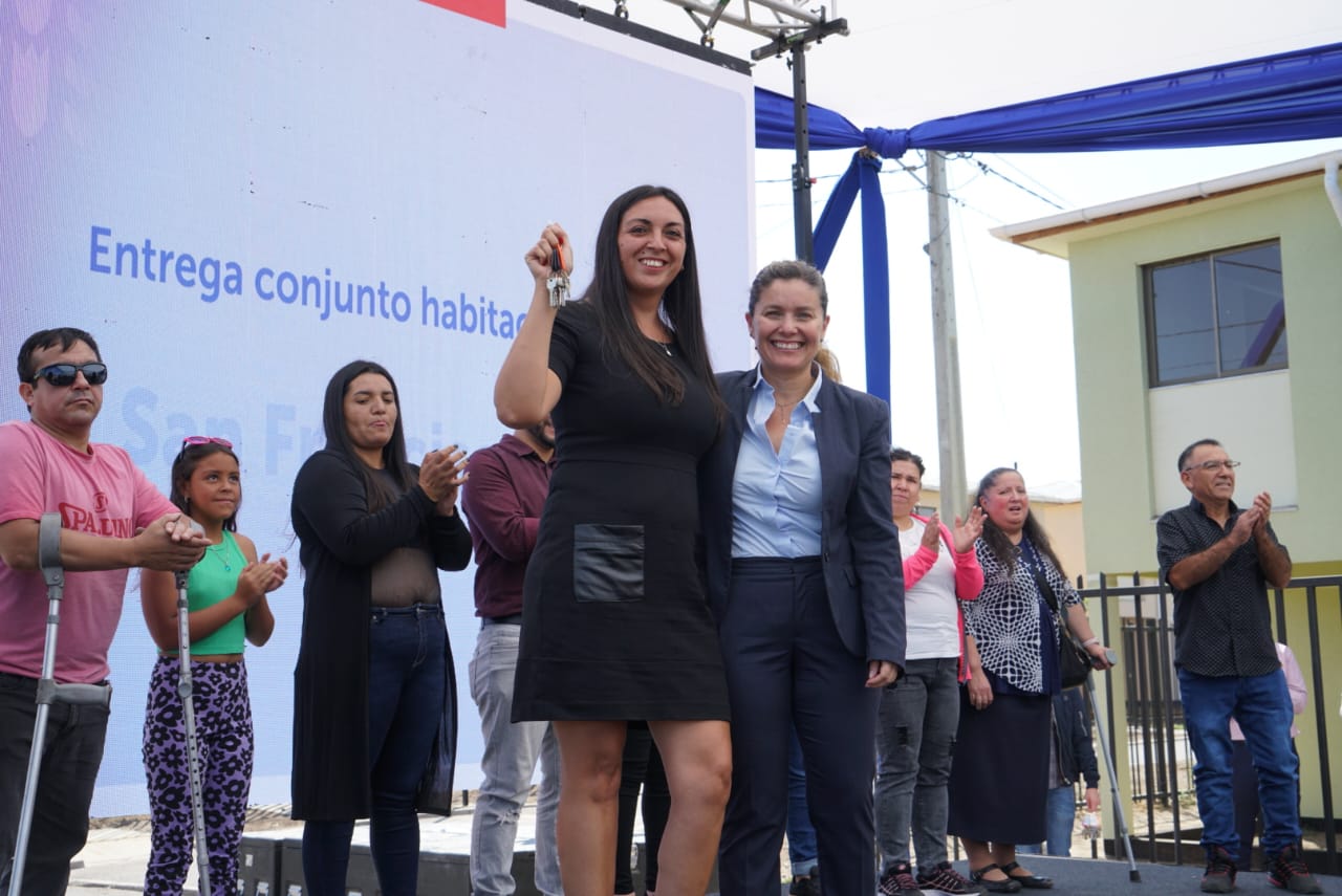 Ministra (s) Elgueta tras entrega de 316 viviendas en San Bernardo: “Seguimos trabajando sin descanso en lograr que más familias puedan acceder a su solución habitacional”