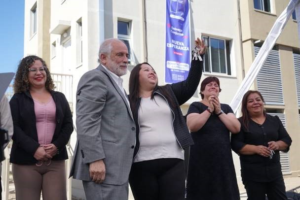 Ministro Montes entrega 70 viviendas en La Pintana: «Esta comuna sigue creciendo en tamaño y calidad de las viviendas»