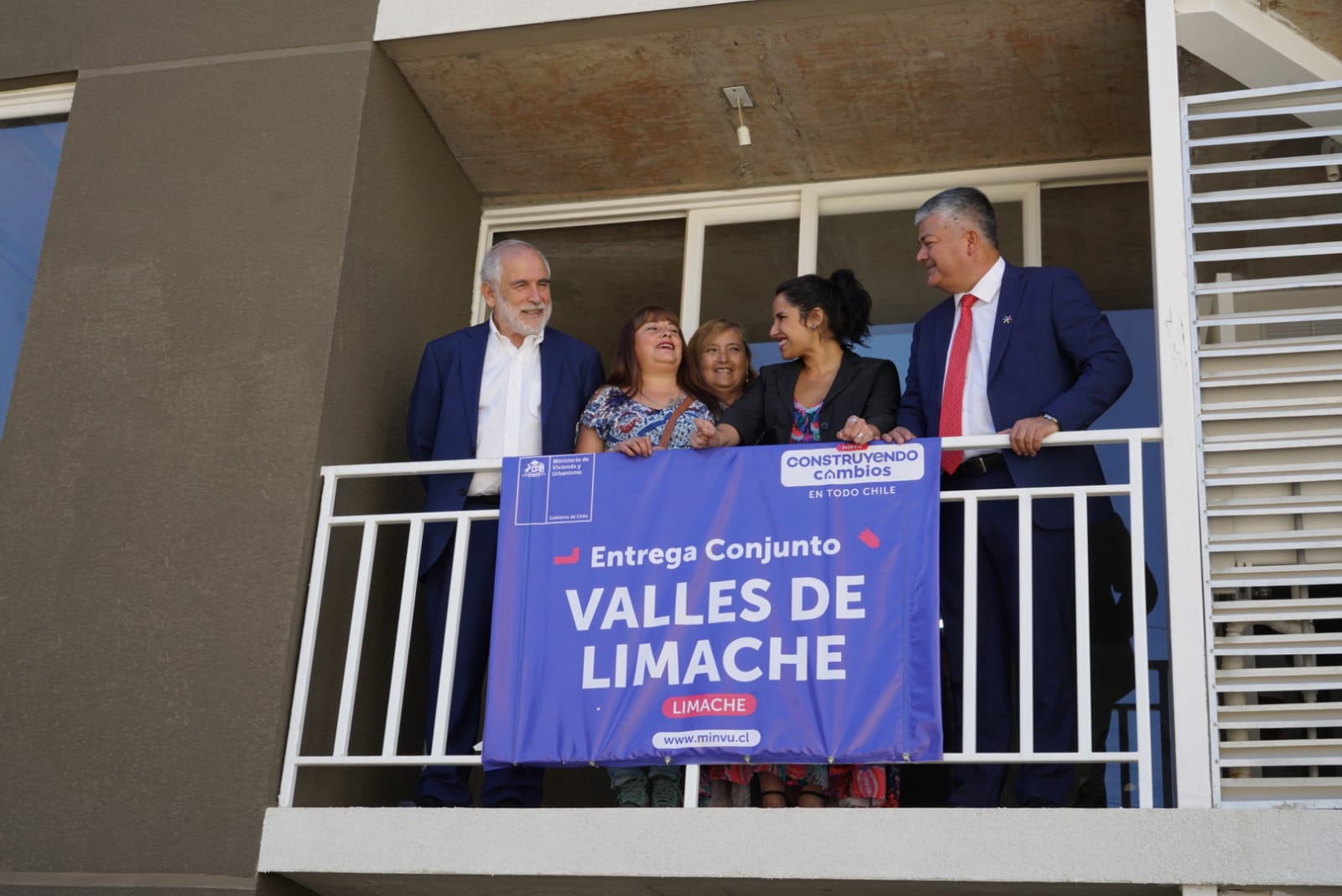 Ministro Montes entrega nuevas viviendas a 600 familias de Limache