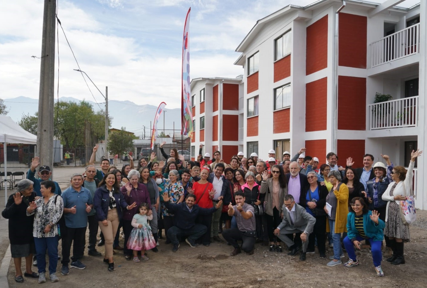 Ministro Montes en entrega de departamentos del proyecto de ampliación del Minvu: “un dormitorio más, un balcón adicional, mejora la calidad de vida”