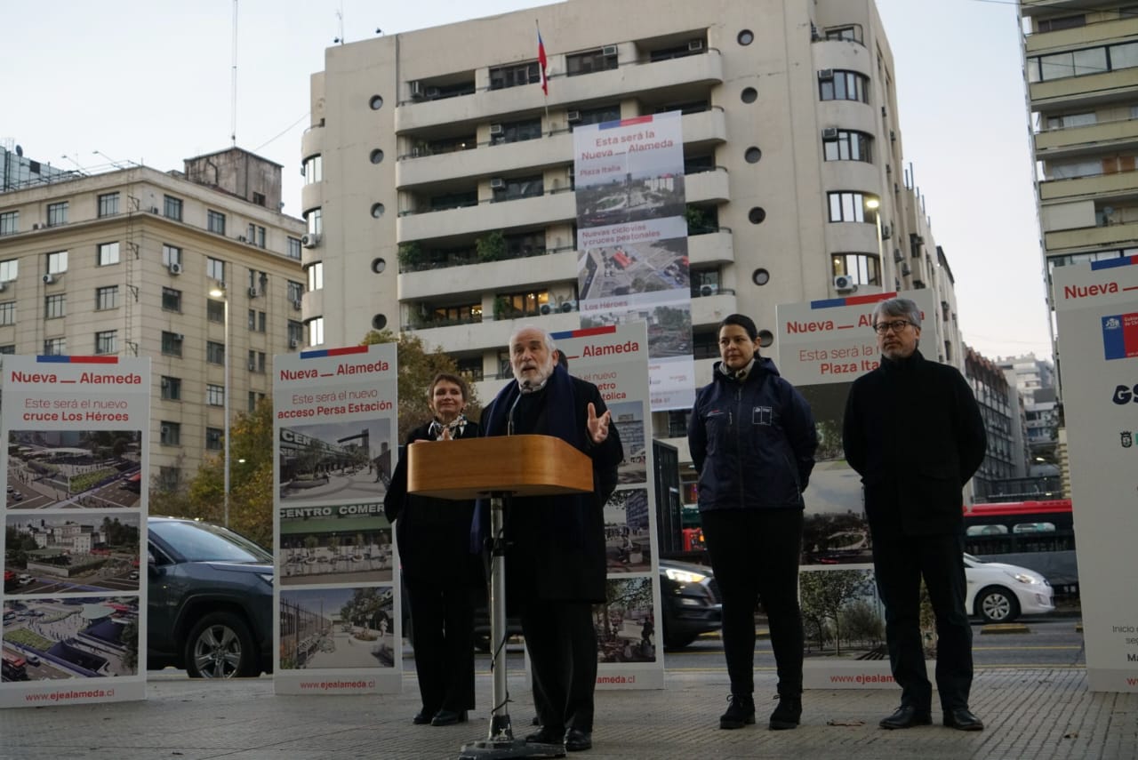 Ministro Montes por avances del Eje Alameda-Providencia: “Darle vida a la Alameda, darle un atractivo mayor, va a hacer de esta ciudad, una mejor ciudad”