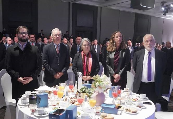 Ministro Montes: “La banca tiene que revisar sus diagnósticos con respecto al pesimismo que hay sobre el futuro de la economía”